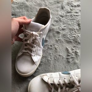white Nike shoes! size 7